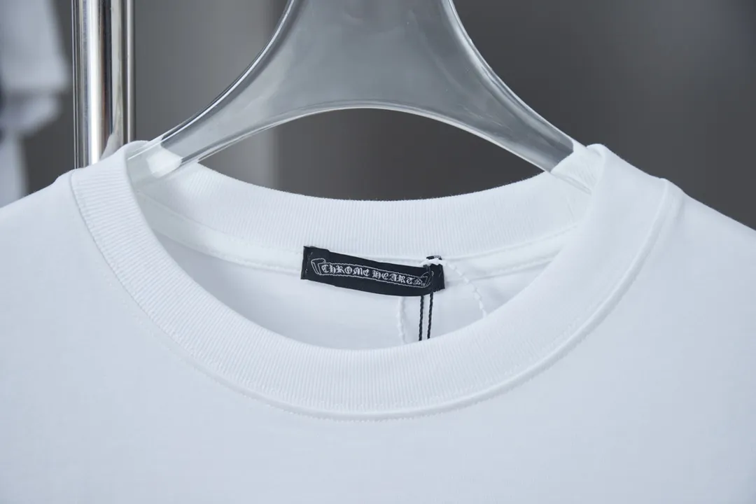 🅿️190 Ch*ome Hearte 25SS early spring new model Leather splicing embroidered Crow Heart short sleeves Light luxury essential item for daily commuting for men and women Correct version Welcome to compare Detailed features · 320g 100% pure cotton double yarn jersey fabric · Custom dyed in the same vat, special thickened 32 pieces double-strand 1X1 thread · Imported Tajima machine embroidery needle embroidery Crow Heart letter logo · Leather patch embroidery with Crow heart pattern · Double-needle stitching across seams · Original main mark, washed tag, branded moisture-proof paper packaging Color: Black/White Size: S/M/L/XL